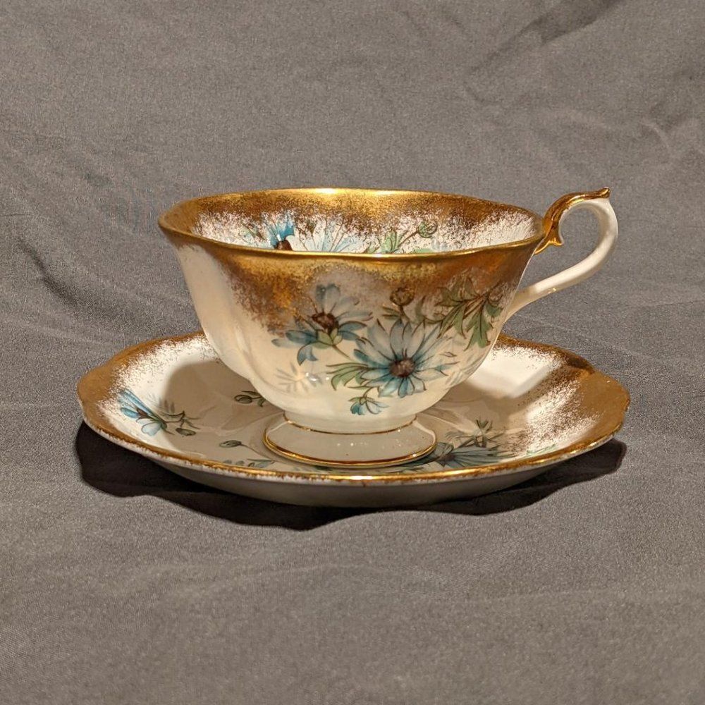 VINTAGE ROYAL ALBERT BONE CHINA TEA CUP & SAUCER GOLD CREST W/BLUE DAISIES